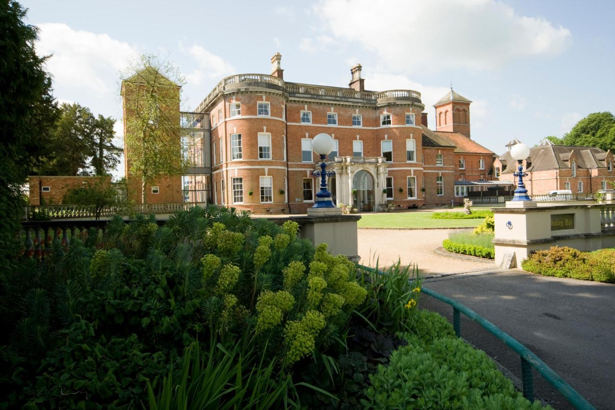 Oakley Hall Hotel Basingstoke Exterior photo